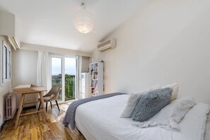 5 chambres, fer et planche à repasser, lit parapluie, Wi-Fi gratuit