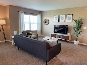 Smart TV, offices - Dublin 2BR | Pets OK | Golf sim + climbing wall (Dublin)