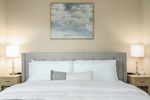 1 bedroom, desk, iron/ironing board, free WiFi - Modern Top-Floor 1BR Near Data Centers | Monthly (Westerville)
