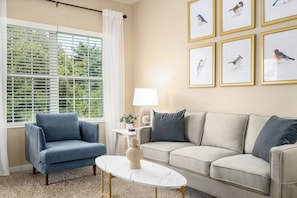 Smart TV, offices - Modern Top-Floor 1BR Near Data Centers | Monthly (Westerville)