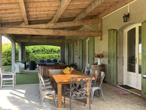 Outdoor dining - Festive villa. For family parties & events music / DJ.Villa Flamingo! (Lapeyrouse-Mornay)