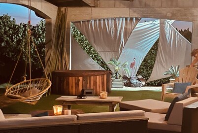 Festive villa. For family parties & events music / DJ.Villa Flamingo!