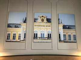 Escritorio y espacio para trabajar con laptop 