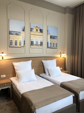 Escrivaninha, espaço de trabalho para notebook, quartos à prova de som