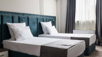 Luxury Room | Desk, laptop workspace, iron/ironing board, free cribs/infant beds