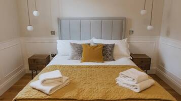 1 bedroom, desk, iron/ironing board, travel cot