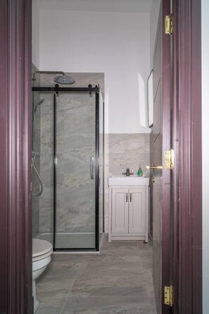 Apartment, 1 King Bed with Sofa bed | Bathroom | Shower, hair dryer, towels - Luxe Beach Pad, Wow Sea Views at Coco By The Bay (Herne Bay)