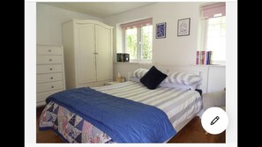 1 habitación, tabla de planchar con plancha, wifi gratis y ropa de cama 