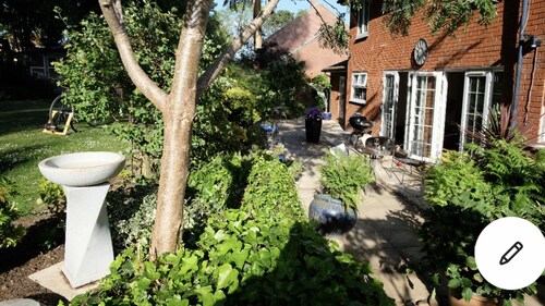 Quiet bright modern apartment with open plan lounge and kitchen diner