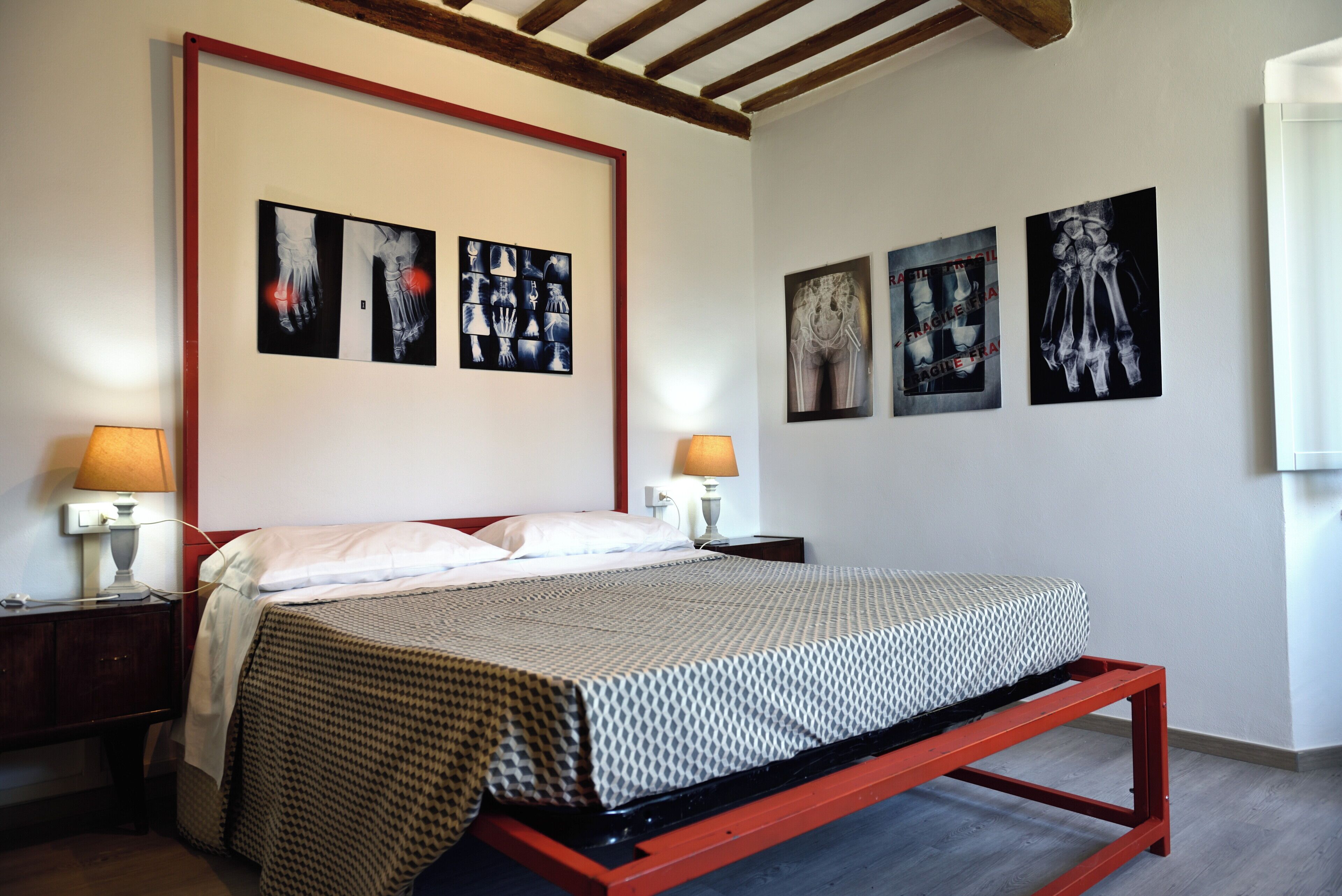 Red Iron Room · Casa Del Fattore, Villa Luzi - Marken