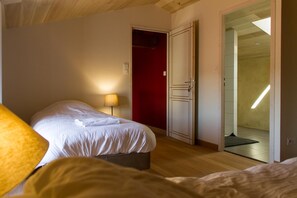 1 bedroom, Internet, bed sheets - Chambre d'hôtes Family 5 pers Jacuzzi 18' Puy du Fou Le Puy Carmin (Bazoges en Paillers)