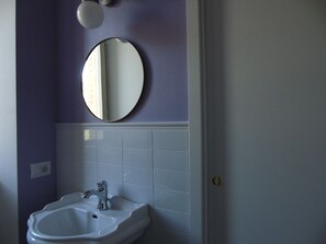 Doccia, asciugacapelli, bidet