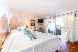 Free minibar, individually furnished, desk, laptop workspace