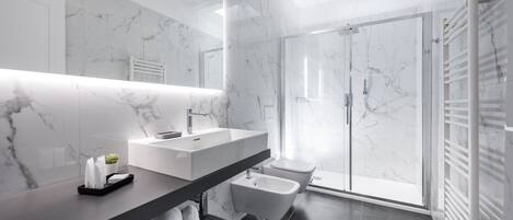 Comfort Apartment, 1 Bedroom, Terrace | Bathroom | Shower, rainfall showerhead, free toiletries, hair dryer