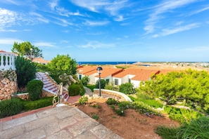 Property grounds - Apartment 'En Arenal En Castell' with Sea View, Shared Pool and Wi-Fi (Arenal d'en  Castell)