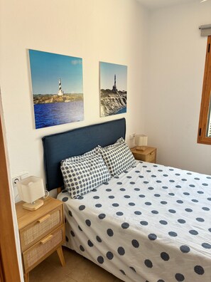 2 slaapkamers, een strijkplank/strijkijzer, gratis wifi, beddengoed