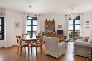 TV - Apartment Cobijadas75 Mayorazgo with Mountain View, Balcony & Wi-Fi (Vejer de la Frontera)