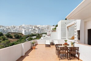 Outdoor dining - Apartment Cobijadas75 Janda with Mountain View, Balcony & Wi-Fi (Vejer de la Frontera)