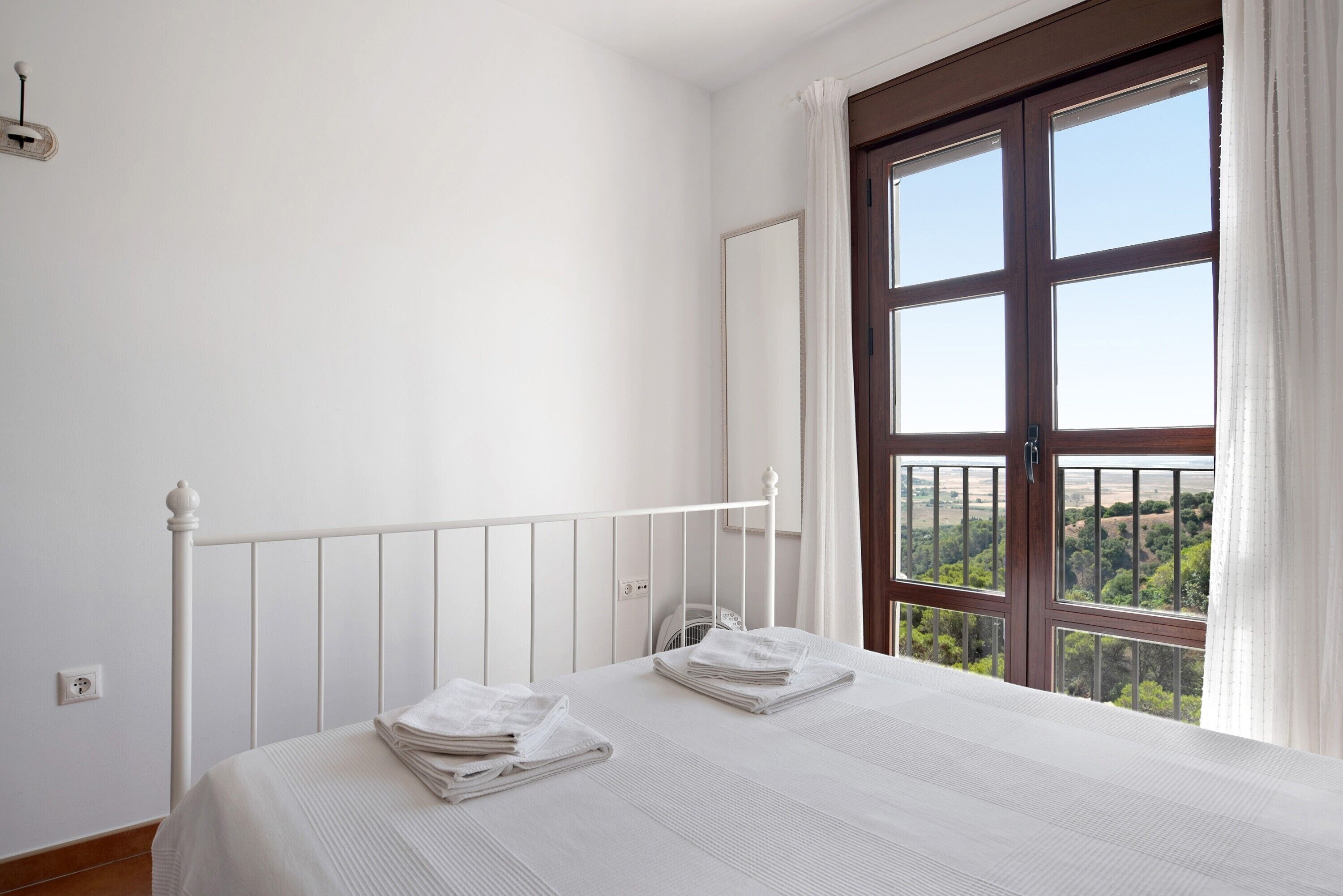1 habitación, tabla de planchar con plancha, wifi gratis y ropa de cama 