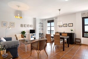 TV - Apartment Cobijadas75 Janda with Mountain View, Balcony & Wi-Fi (Vejer de la Frontera)