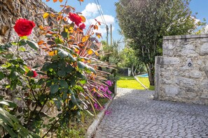 Property grounds - Holiday Apartment 'Casa do Mestre T2' with Mountain View, Pool and Wi-Fi (Vila de Punhe)