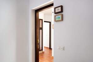 Interior - Apartment ‘Cobijadas75 Corredera’ with Mountain View & Wi-Fi (Vejer de la Frontera)