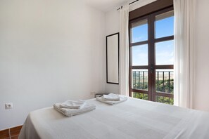 1 bedroom, iron/ironing board, free WiFi, bed sheets - Apartment ‘Cobijadas75 Corredera’ with Mountain View & Wi-Fi (Vejer de la Frontera)