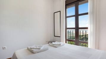 1 slaapkamer, een strijkplank/strijkijzer, gratis wifi, beddengoed