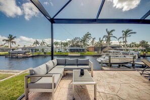 Terrace/patio - Villa Saxony, large terrace with pool & lounge area , pool table (Cape Coral)