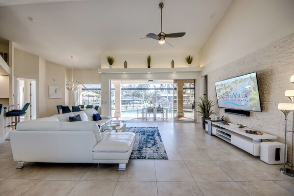 TV, books, stereo - Villa Saxony, large terrace with pool & lounge area , pool table (Cape Coral)