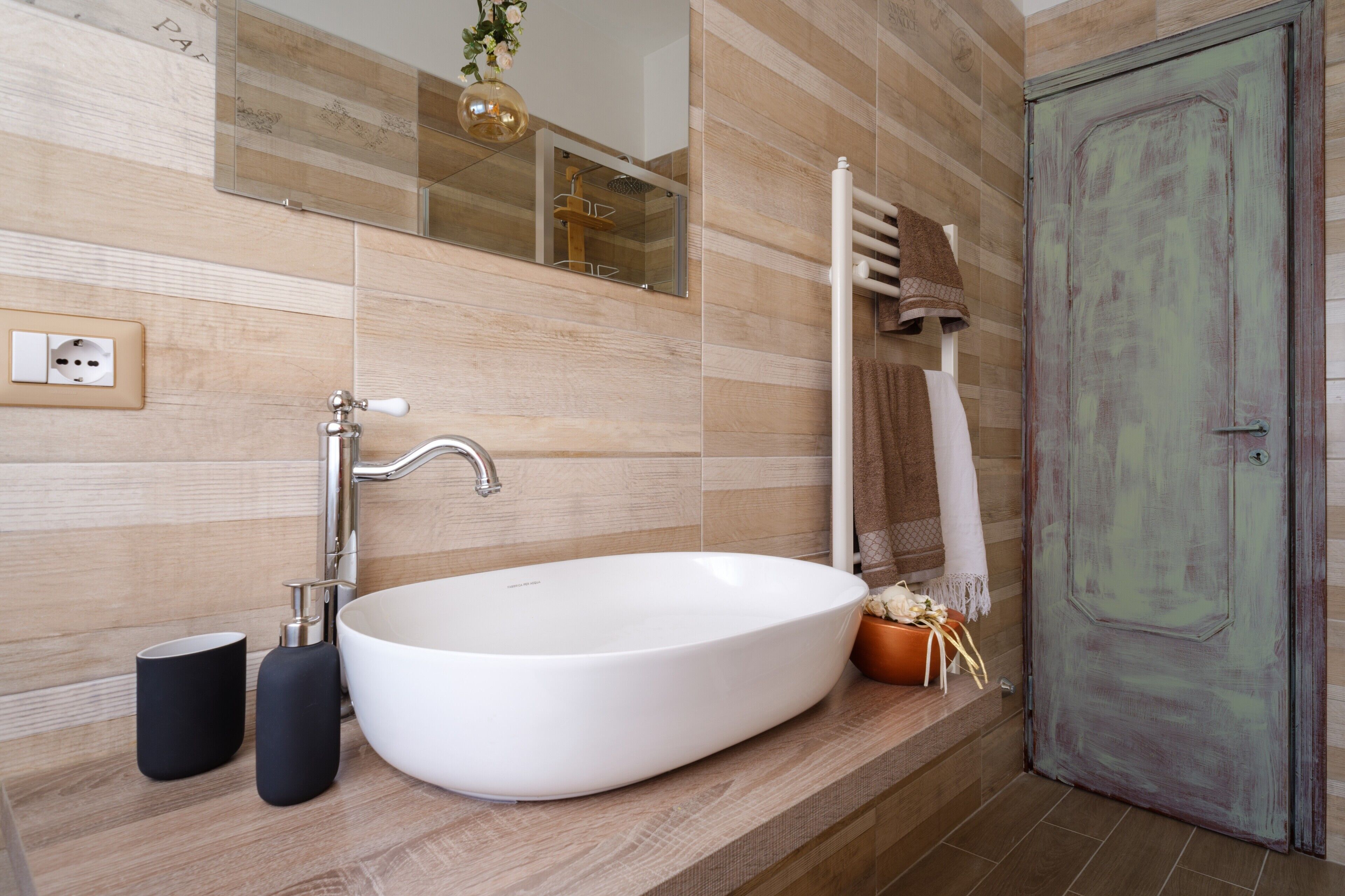 Dusch, hårtork och handdukar