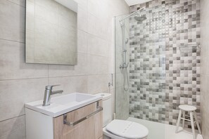 Shower, towels