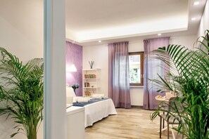 1 bedroom, desk - Dimoria Family Apartment (Sorrento)