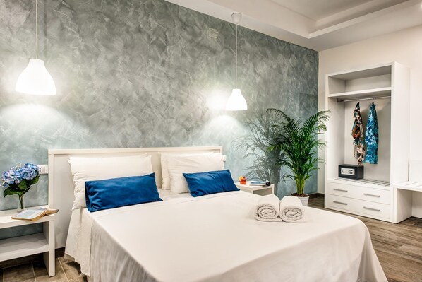 1 bedroom, desk - Dimoria Family Apartment (Sorrento)