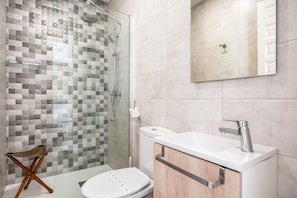 Shower, towels