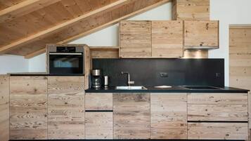 Kühlschrank, Ofen, Herdplatte, Geschirrspüler