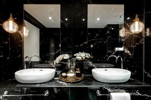 A bathroom with two sinks, a mirror, and a vase with flowers. - Maison Downtown Luxury Apartments - Maison Downtown Luxury Apartment (Zakynthos)
