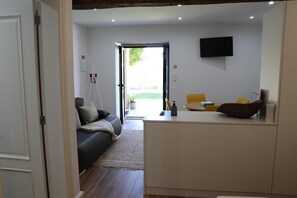 Interior - Pet-Friendly Holiday Home 'Casa do Mestre' with Mountain View, Pool & Wi-Fi (Vila de Punhe)