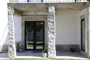 Exterior detail - Pet-Friendly Holiday Home 'Casa do Mestre' with Mountain View, Pool & Wi-Fi (Vila de Punhe)