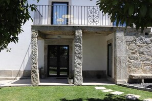 Exterior detail - Pet-Friendly Holiday Home 'Casa do Mestre' with Mountain View, Pool & Wi-Fi (Vila de Punhe)