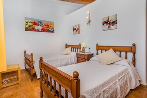 2 slaapkamers, een strijkplank/strijkijzer, gratis wifi, beddengoed