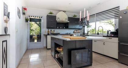 Villa 'Beautiful Basque House in Bardos' with Air Conditioning, Garden & Wi-Fi