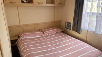 2 bedrooms, iron/ironing board, free WiFi