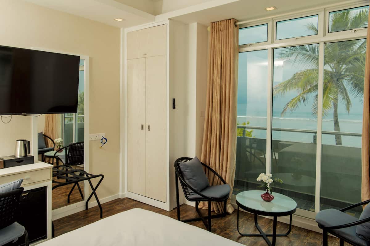 Deluxe Double Room | Beach/ocean view