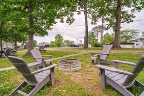 Property grounds - Dandridge Cabin in Inspiration Cove w/ Lake Access (Dandridge)