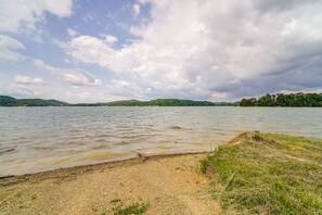 Beach - Dandridge Cabin in Inspiration Cove w/ Lake Access (Dandridge)