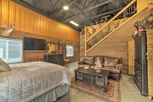 Family Leatherwood Resort Cabin w/ Fire Pit!