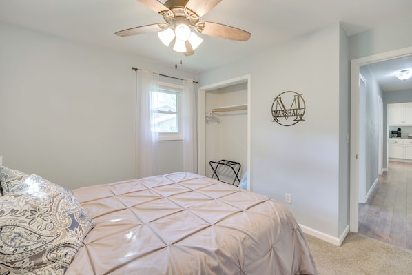 4 bedrooms, desk, iron/ironing board, travel cot