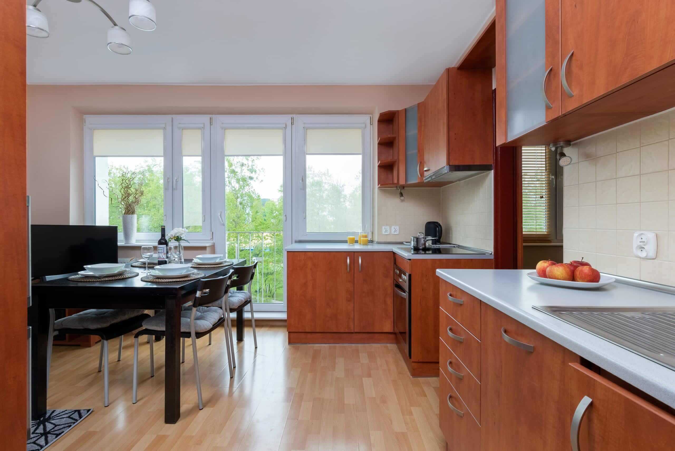 Jääkaappi, uuni, liesi, astianpesukone