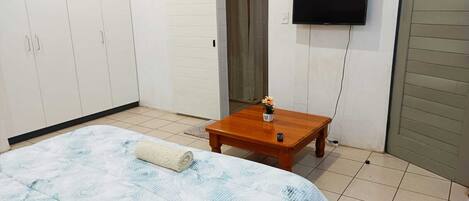 7 bedrooms, desk, iron/ironing board, free WiFi